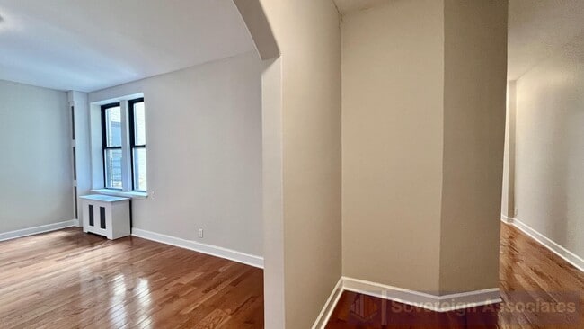 Building Photo - 213 Bennett Avenue