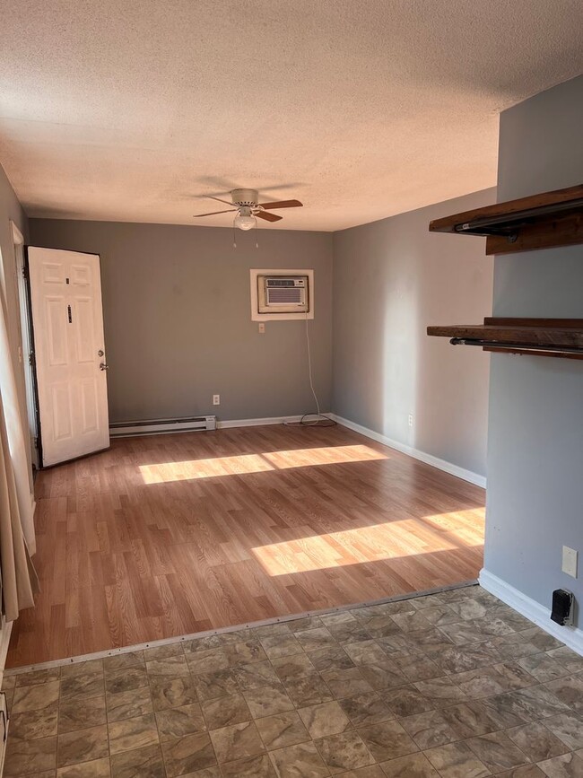 Building Photo - Duplex in Prime Location
