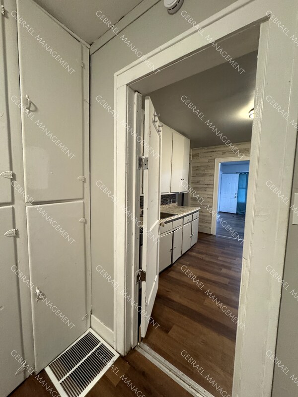 Building Photo - 129 W Dewey St