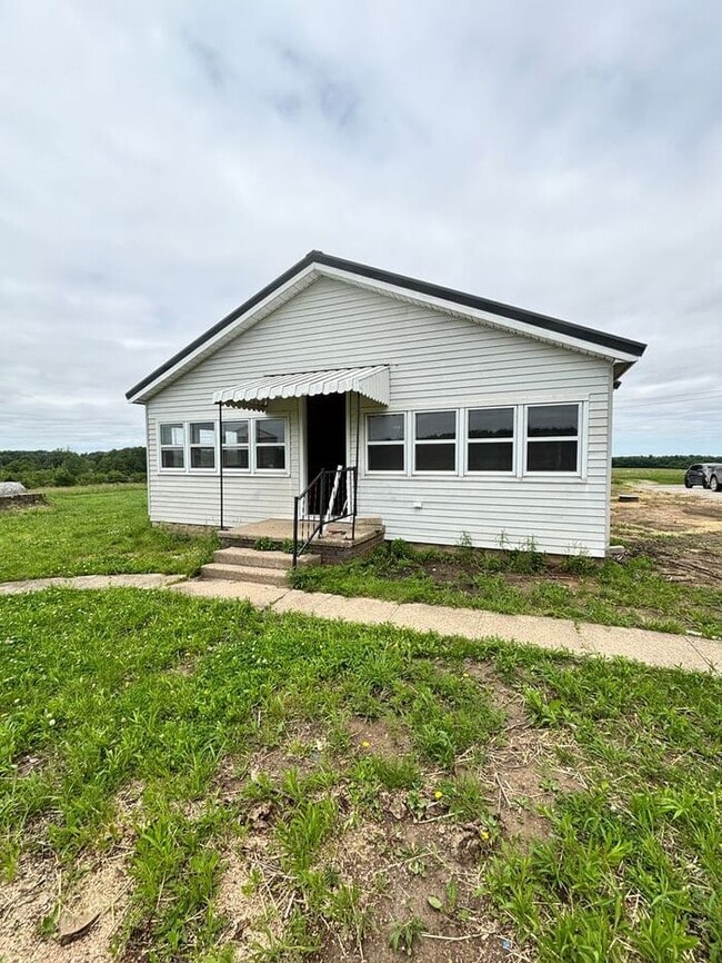 Building Photo - NOW $200 LOWER! - Charming Single-Family Home