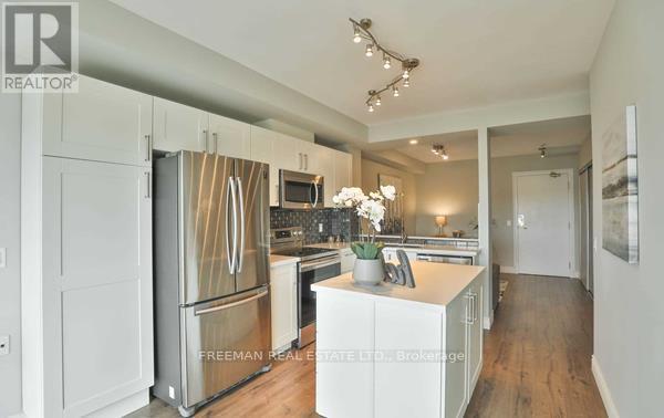 Photo du bâtiment - 200 Burnhamthorpe Rd E