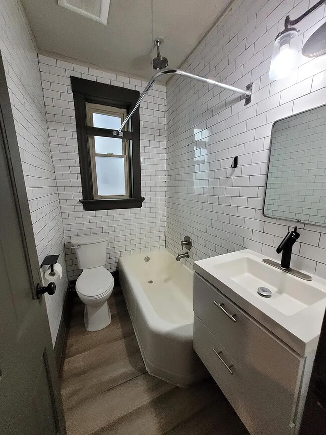 Building Photo - 14 W Court St