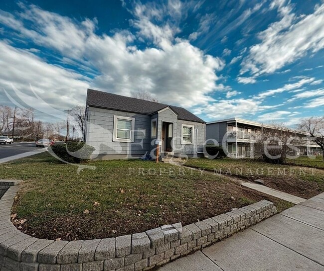 Building Photo - 236NCOLLEGE