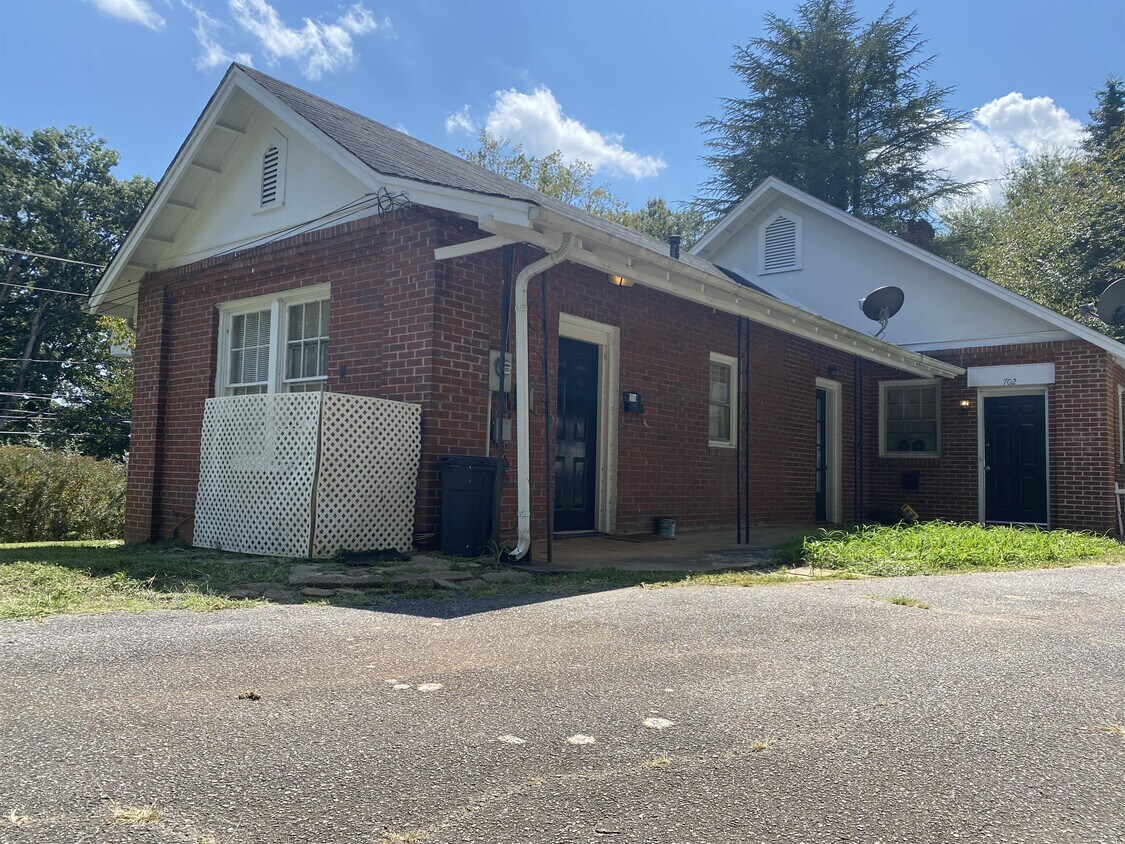 700 W Union St, NC 28655 House Rental in NC