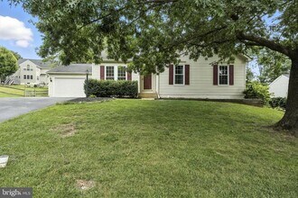 Building Photo - 9571 Basilwood Dr