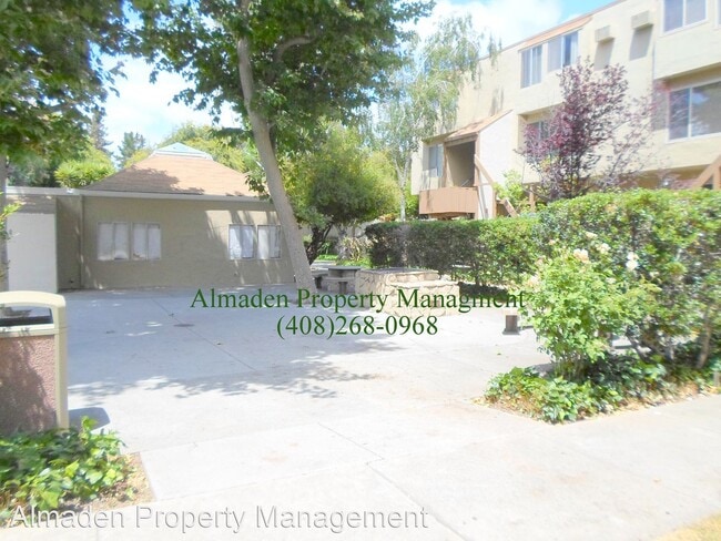 Building Photo - 2 br, 1.5 bath House - 340 Auburn Way #18