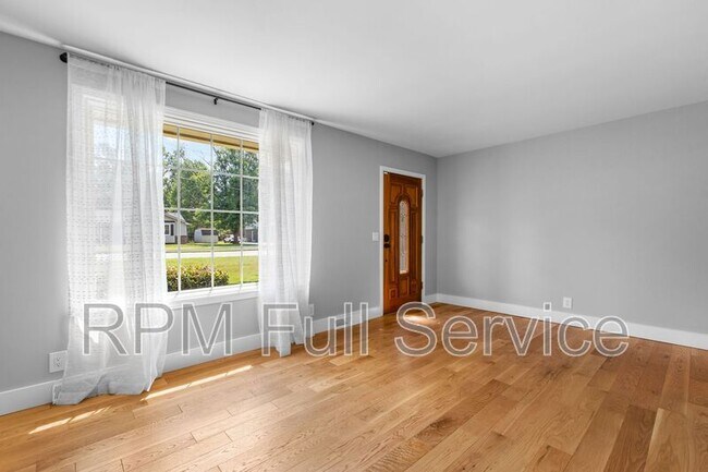 Foto del edificio - 8057 Arbor Dr
