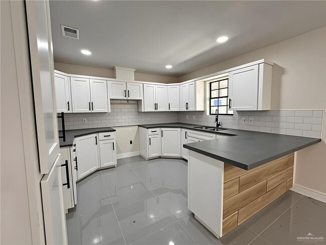 Foto del edificio - 12 South Dr