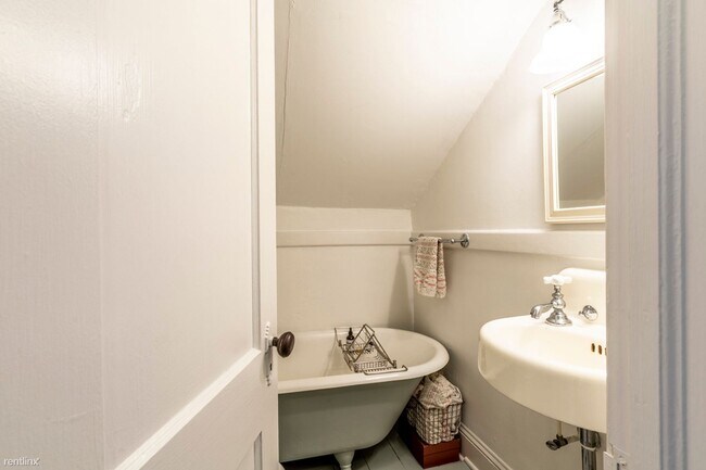 Building Photo - 2 br, 2 bath House - 808 Bolling Avenue