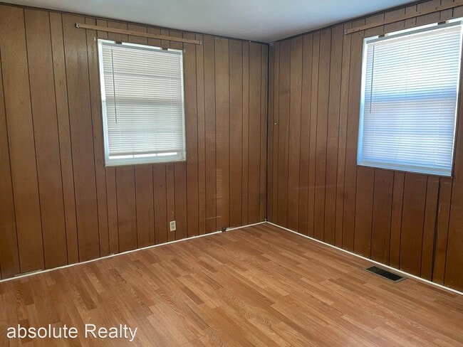 Building Photo - 2 br, 1 bath House - 513 S. Main St