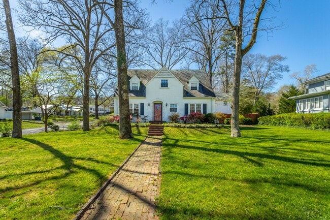 Building Photo - 3 Bedroom 2 Bath Classic
