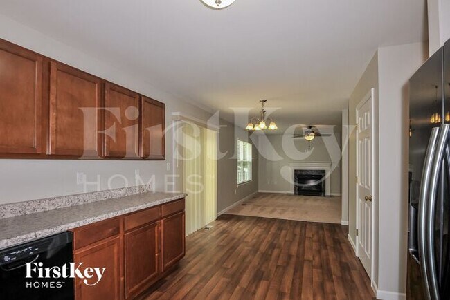 Foto del edificio - 121 Brookview Way Dr