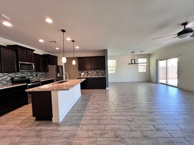 Building Photo - Mills Run Community (Ironwood & Ocotillo) ...