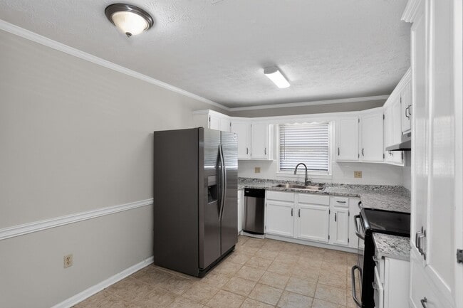 Building Photo - 104 Montclair Dr