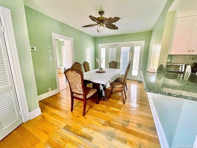 Foto del edificio - 342 Bayville Rd