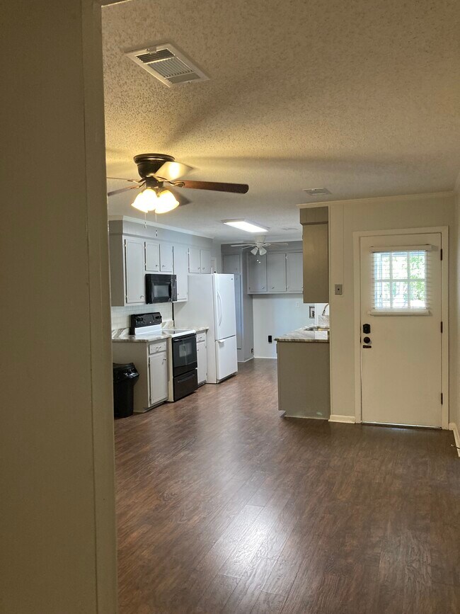 Foto del edificio - 501 Spruce Ln