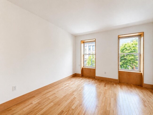 Foto del edificio - 118 W 132nd St