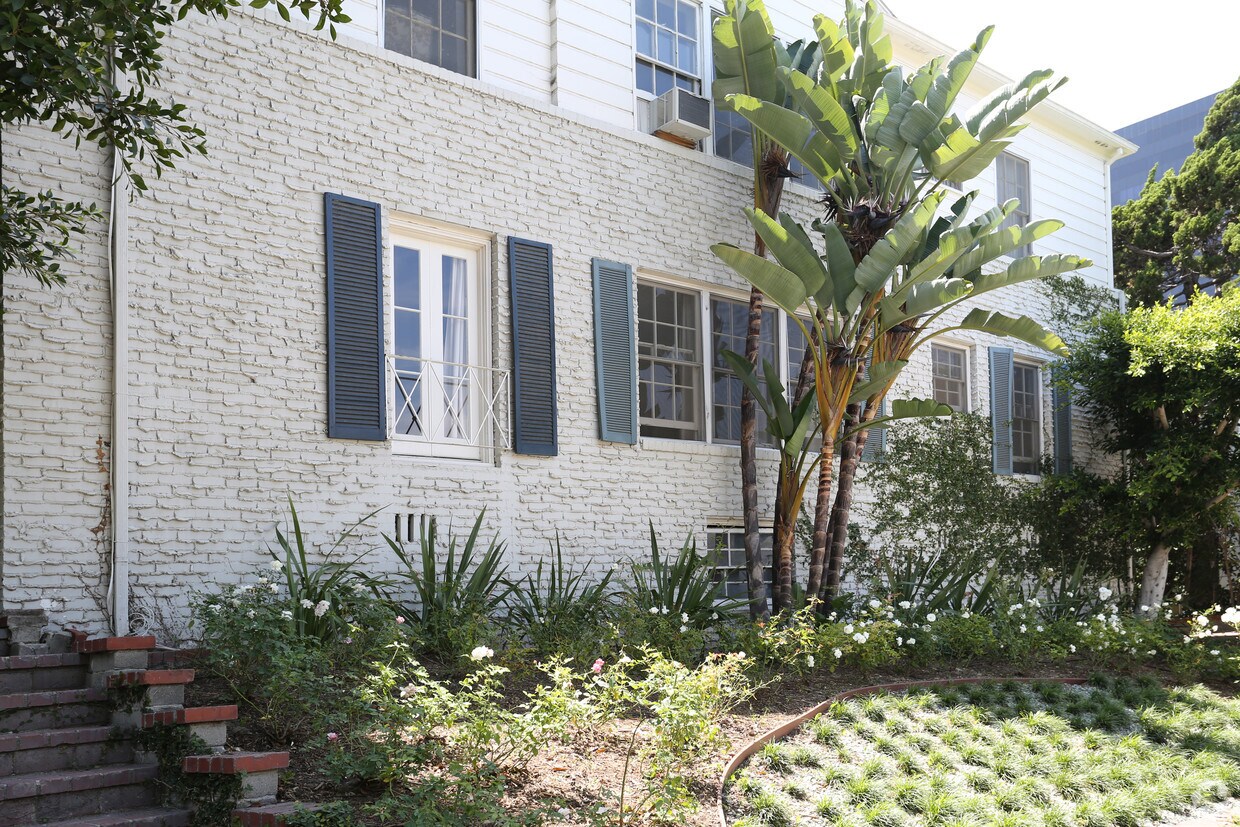 421 Shirley Pl, Beverly Hills, CA 90212 Apartments in Beverly Hills