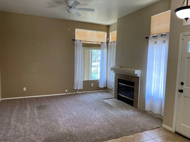 Building Photo - West Lancaster 3 bedroom available now!