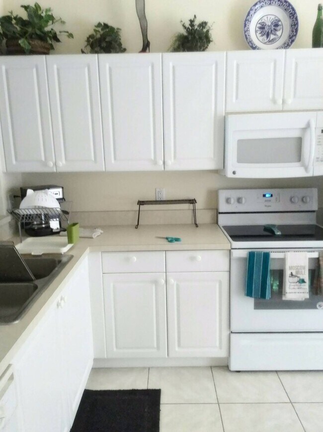 Building Photo - 2 Bedroom 2 Bath in Coral Falls