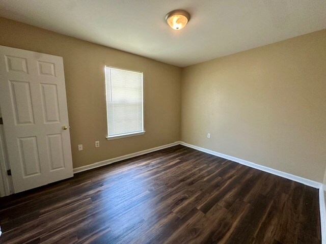 Foto del edificio - 5335 McClelland Dr