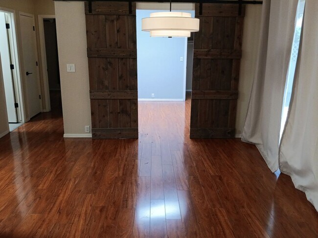 Foto del edificio - 3 Bedroom, 2 Bathroom Home! Schedule a Showing!