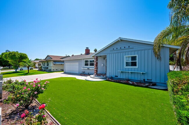 Building Photo - 12272 Orangewood Ave