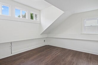 Building Photo - 562 N Union St