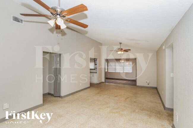 Building Photo - 2749 Elm Dr NE