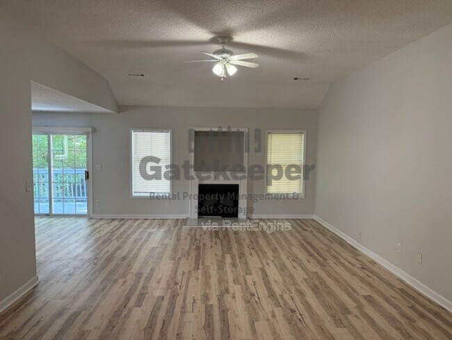 Foto del edificio - 3161 Glen Hollow Dr