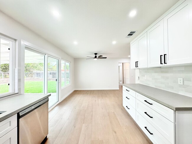 Building Photo - Beautiful 3Bd/1Ba located in Mira Mesa!