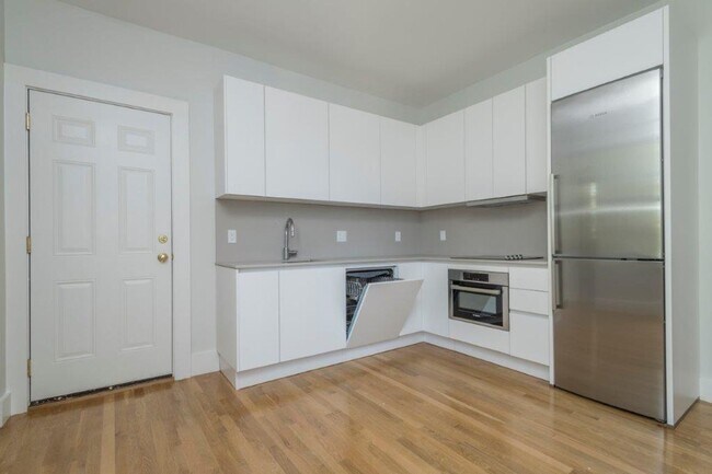 Foto del edificio - Avl 8/15 Sunny, updated 2BR near Cleveland...