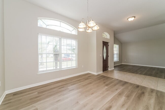 Building Photo - 265 Cranbrook Dr