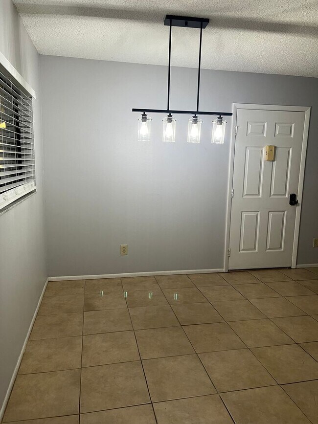 Foto del edificio - 3300 Fox Chase Cir