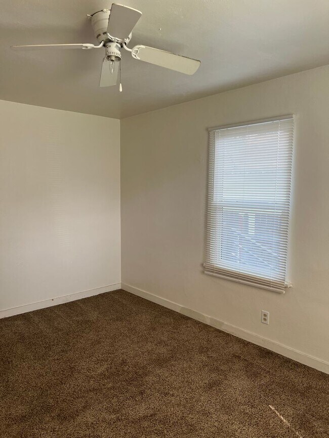 Building Photo - Miles Duplex