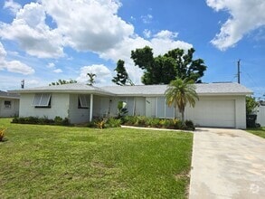 Building Photo - 404 Clover Rd
