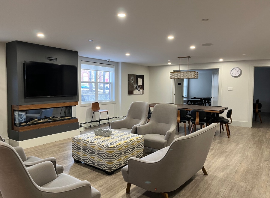 Resident Lounge - Lakecrest Estates