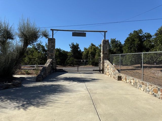 Foto del edificio - 14931 Adams Dr