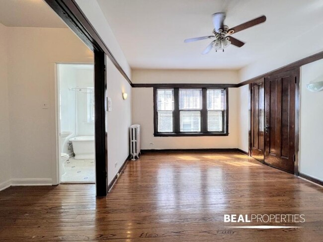 Foto del edificio - 0 bedroom in CHICAGO IL 60613