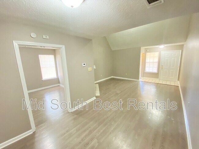 Foto del edificio - 7721 Shadowland Dr