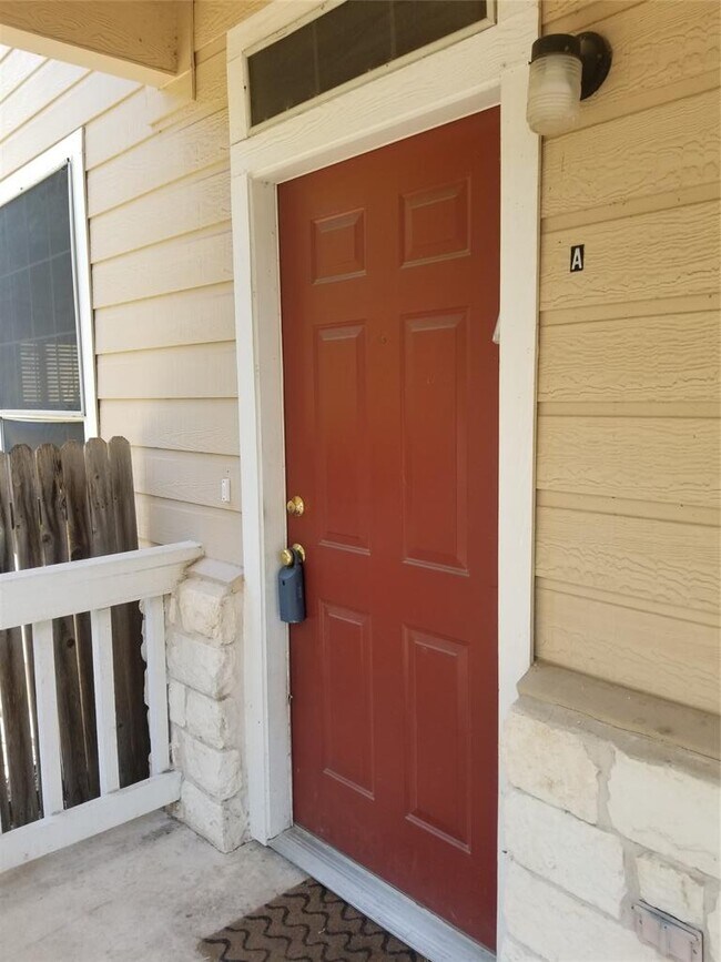 Foto del edificio - 2928 Thrushwood Dr