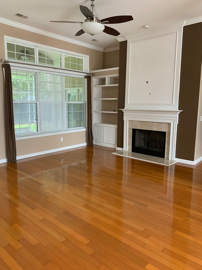 Foto del edificio - 4 bed 2 bath