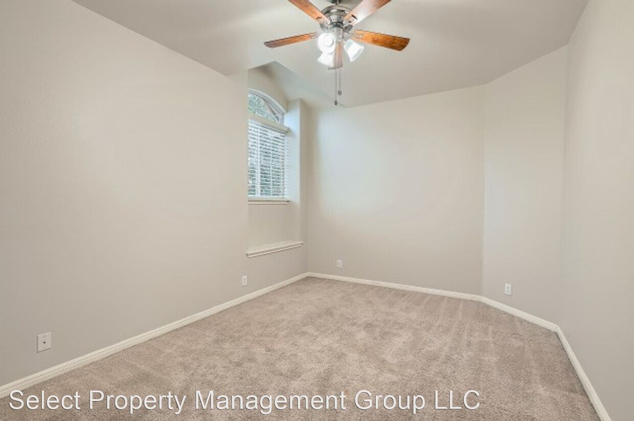 4 br, 2.5 bath House 22806 San Saba Bluff House Rental in San