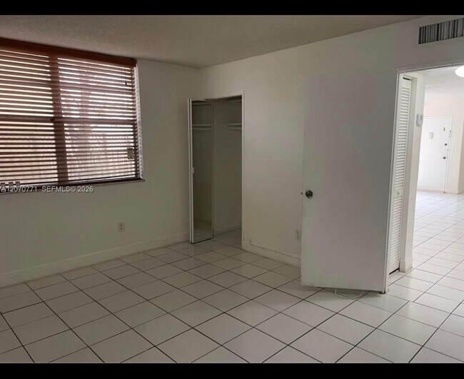 Foto del edificio - 4170 NW 79th Ave