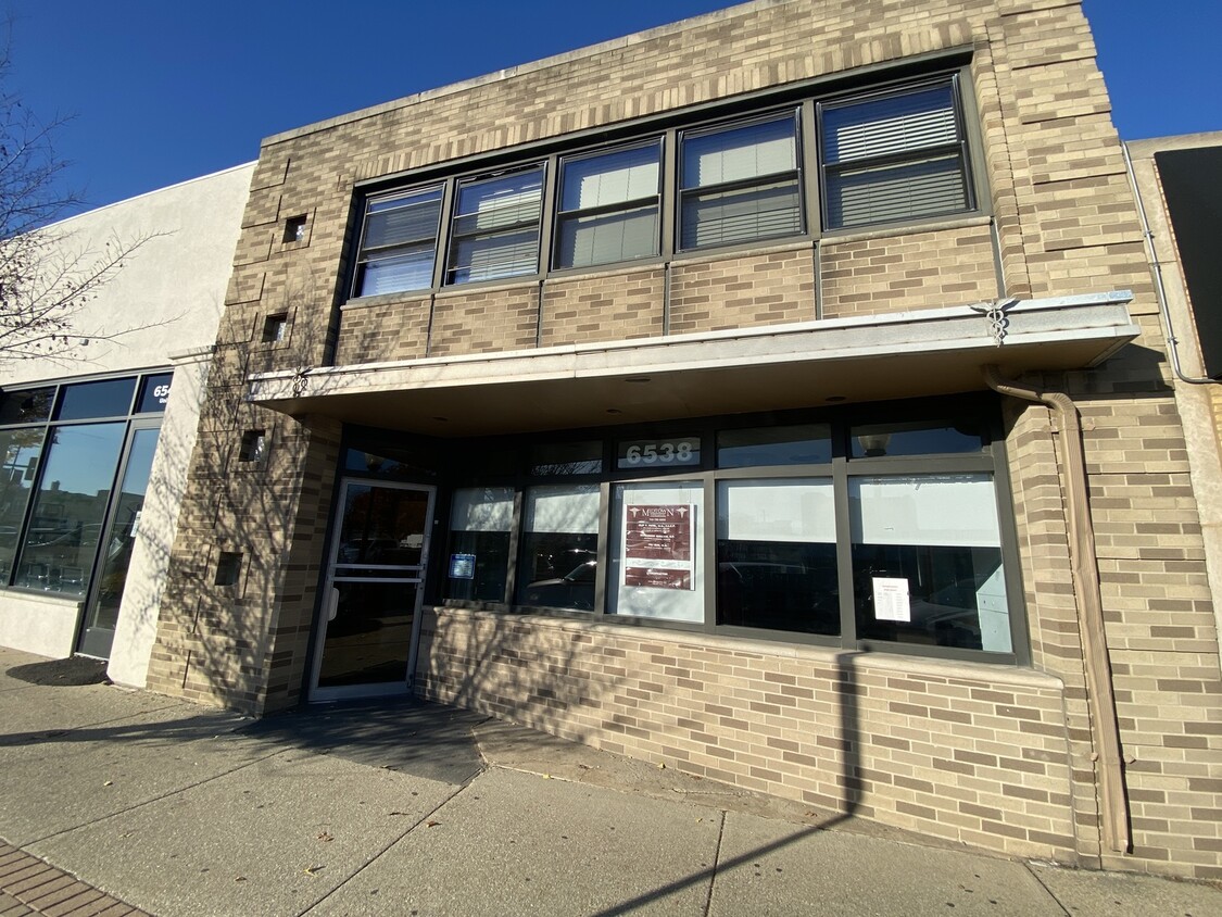 Foto principal - 6538 Cermak Rd