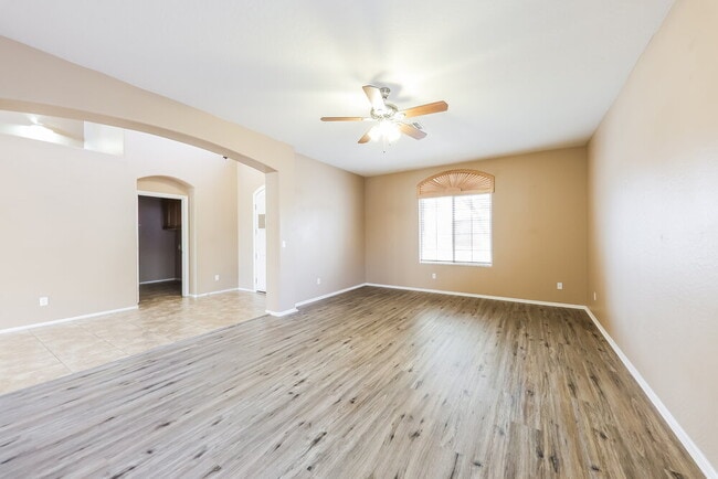 Building Photo - 10574 W Salter Dr