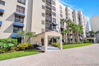 Building Photo - 7564 Regency Lake Dr