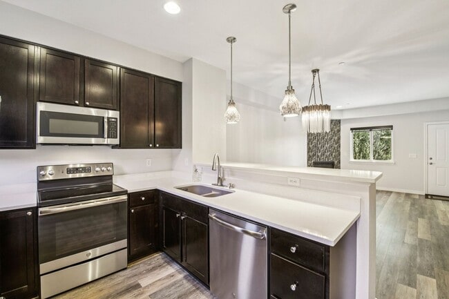 Building Photo - 226 N Parkside Dr