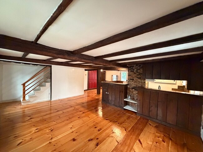 Building Photo - 5 Blossom St