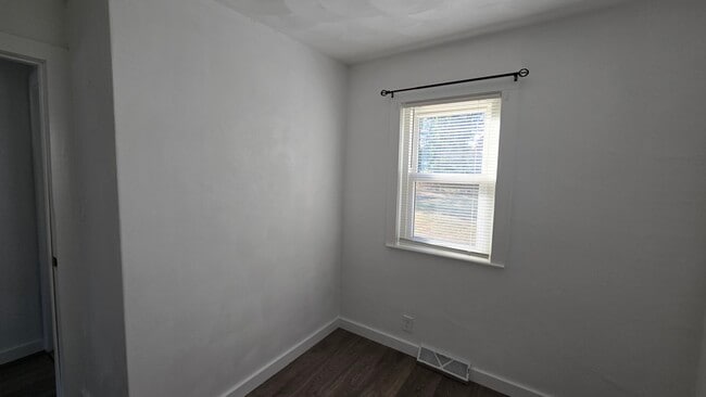 Building Photo - 405 Wilson Ave